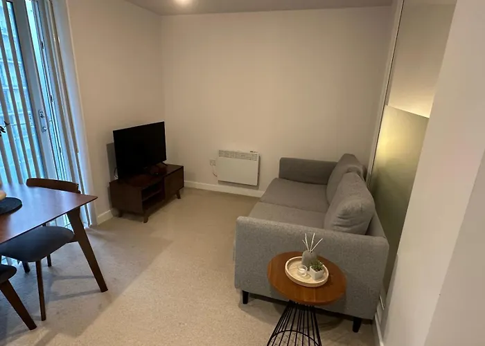 Modern Studio Retreat With Gym Access In Salford, Manchester