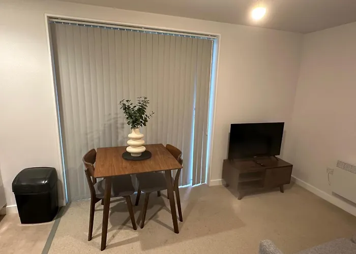 Modern Studio Retreat With Gym Access In Salford, Manchester